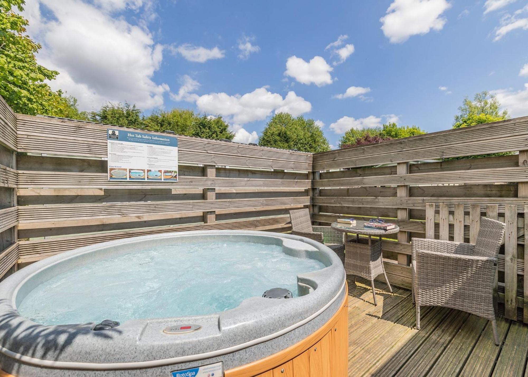 Longnor Wood Holiday Park Exterior foto